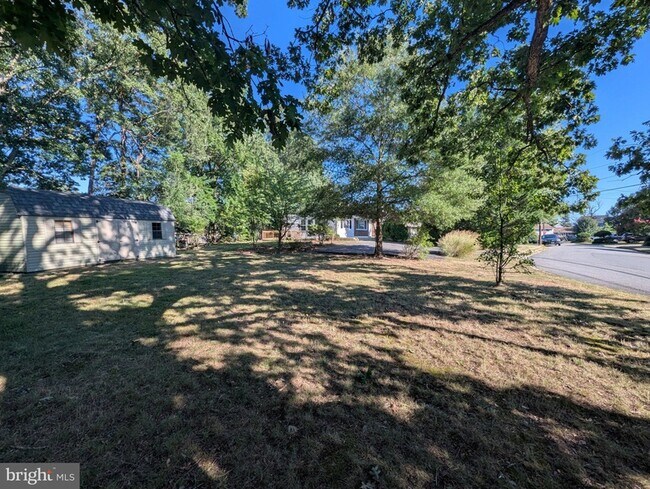 Foto del edificio - 6327 Willowood Ln