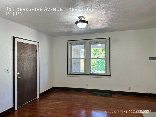 Foto del edificio - Fresh out of rehab! 1 bedroom 1 bath first...