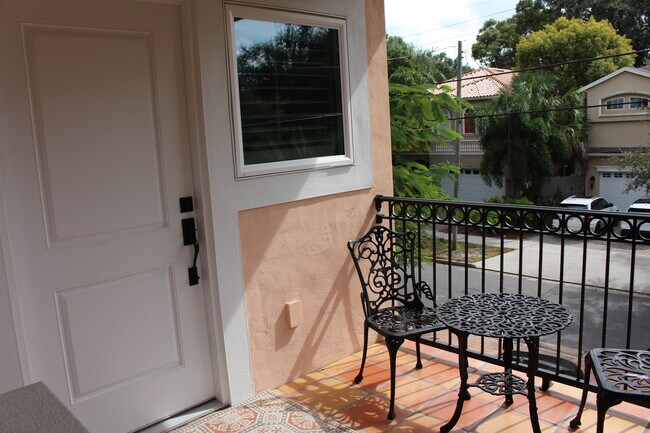 Puerta del apartamento - 3319 W Granada St