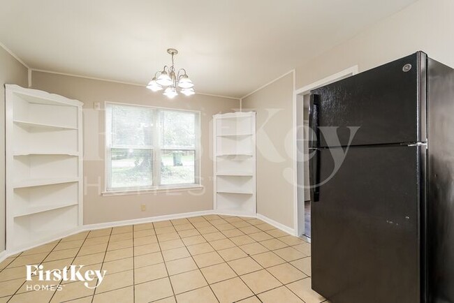 Building Photo - 1407 Gibbins Rd