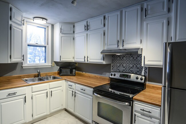 Remodeled kitchen with stainless appliances - 2800 S 32nd Ave