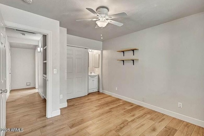 Building Photo - 721 E Vista Del Cerro Dr