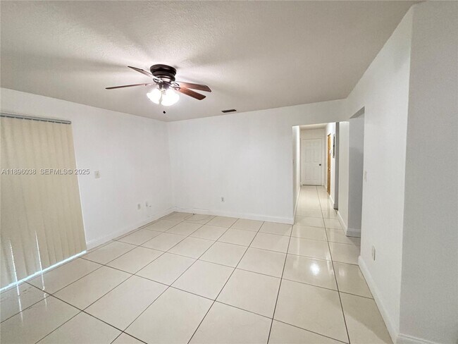 Foto del edificio - 12 Andros Rd