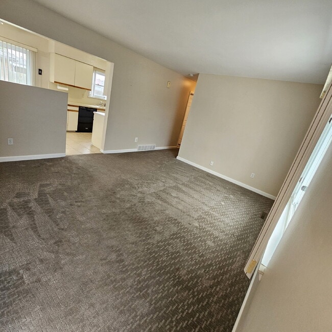 Building Photo - 3 Bedroom, 2 Bathroom, 2 Car Garage Brick ...