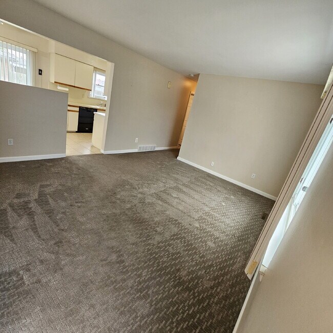 Foto del edificio - 3 Bedroom, 2 Bathroom, 2 Car Garage Brick ...
