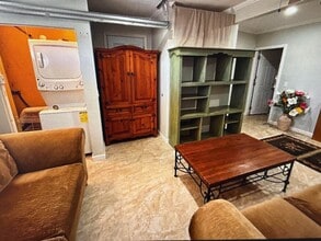 Building Photo - 1032 Iris Ave