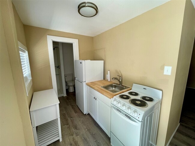 Foto del edificio - 1814 Ave M 1/2