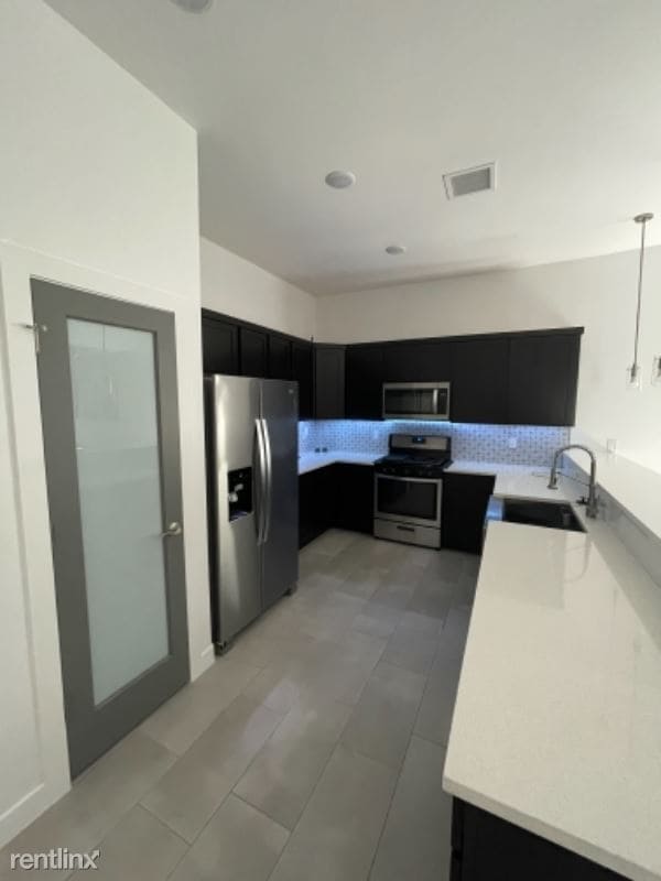 Building Photo - 4 br, 2 bath House - 13587 Doncaster St