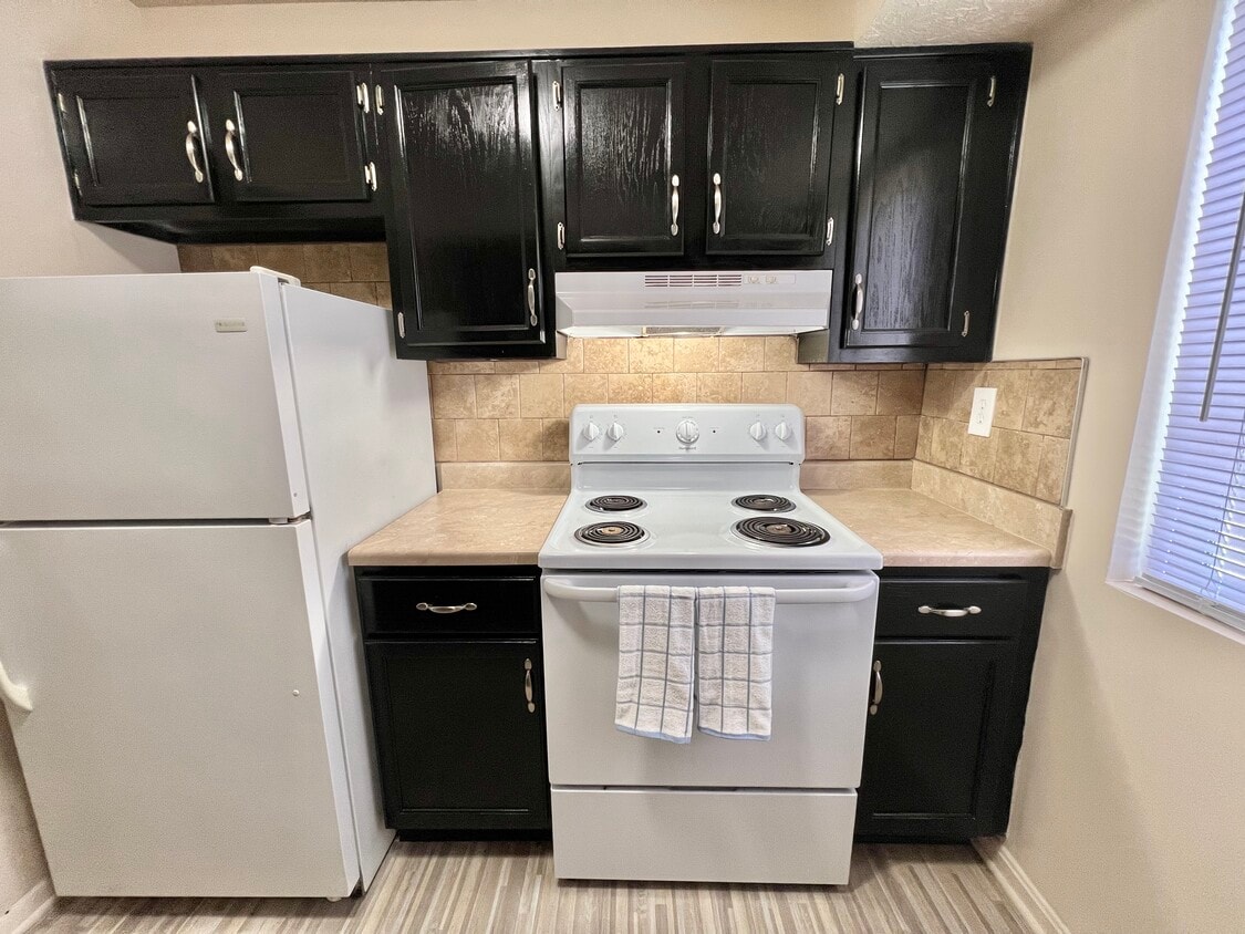 Primary Photo - Glenview Apartments