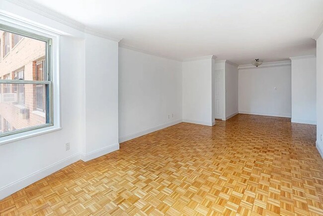 Building Photo - Newly Renovated 1 Bedroom 1 Bathroom  Avai...