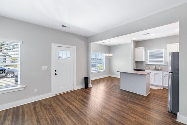 Foto del edificio - 2033 Weaver Way