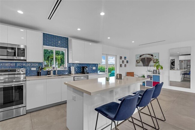 Foto del edificio - Southwest 164th Street, Miami, FL 33157 - 3 BR 3 BA single-family home