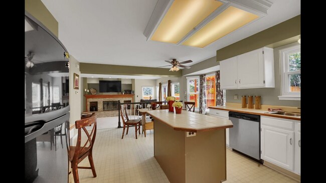 Foto del edificio - 2 Story Home for Rent in the Briargate Area