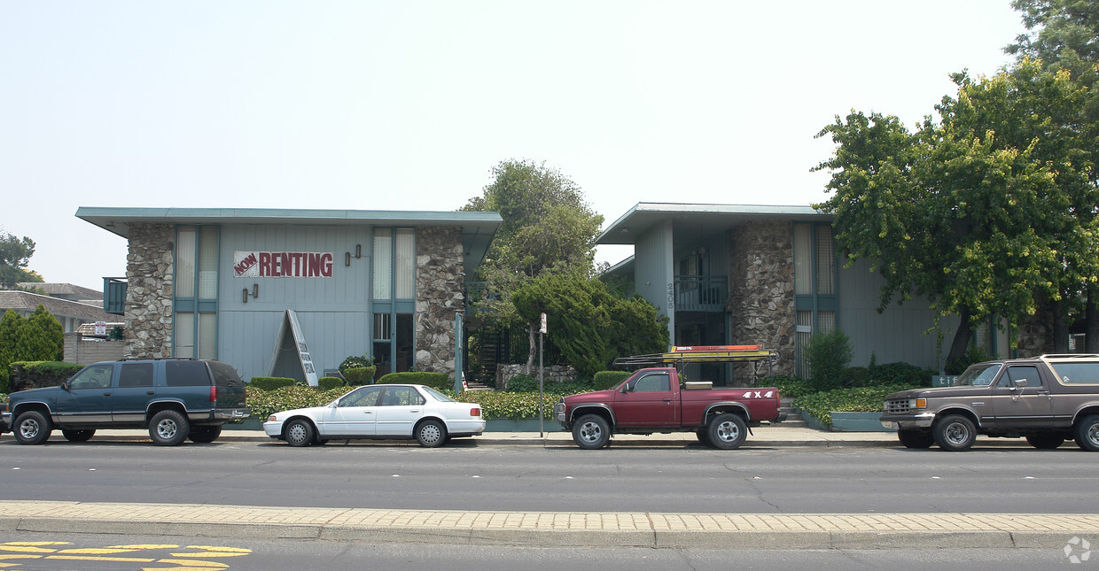 Primary Photo - Fontana Apartments