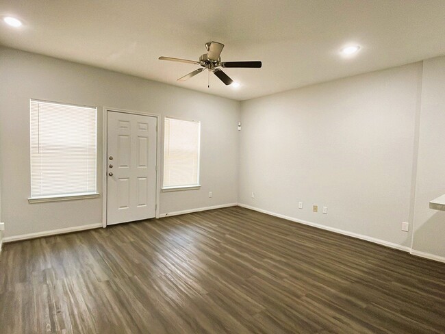 Building Photo - 8153 Homewood Ln