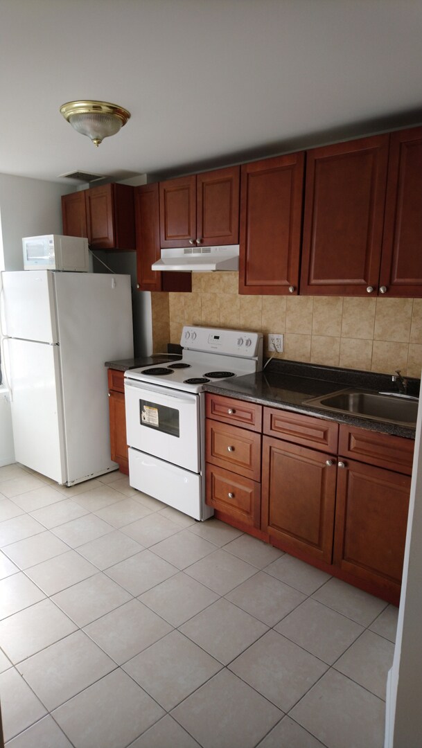 Kitchen - 3112 Broadway