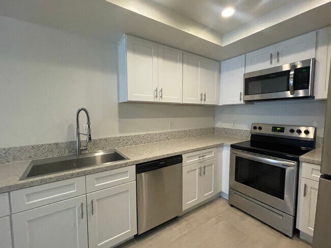 Building Photo - Completely Remodeled 3 Bedroom in San Diego!! Water/Trash Included