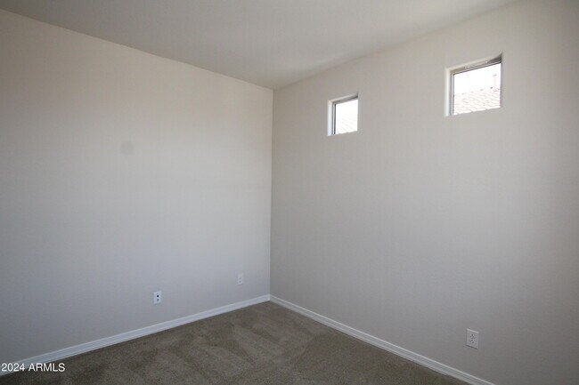 Foto del edificio - 7041 W Coles Rd