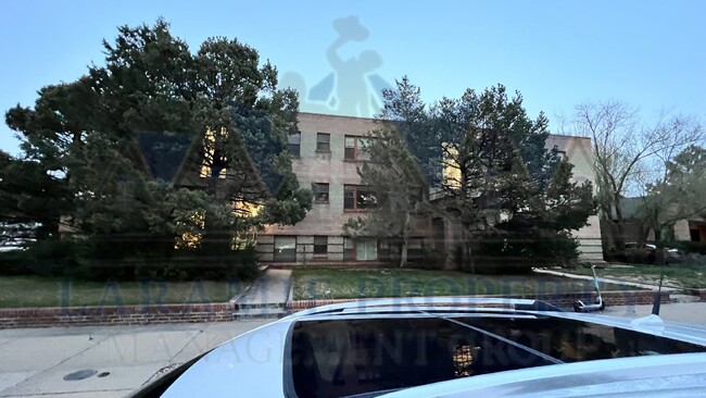 Building Photo - Studio Apartment close to University of Wy...