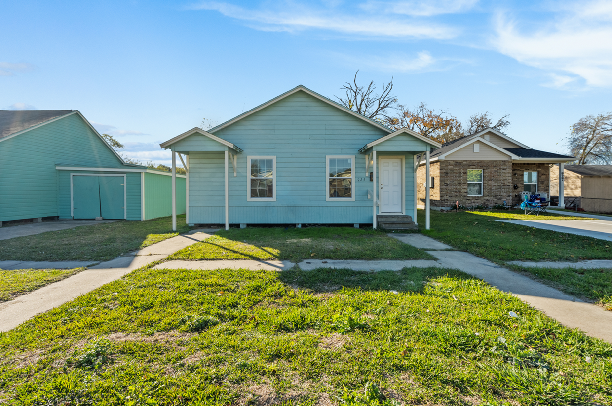 Foto principal - 3 bedroom Home in Texas City