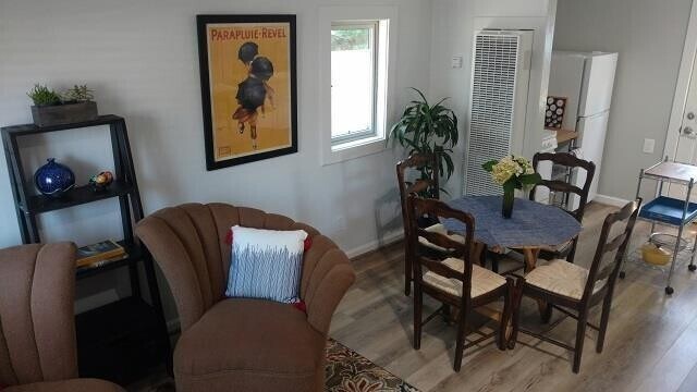 Building Photo - Pet Friendly Updated One Bedroom in Seaside