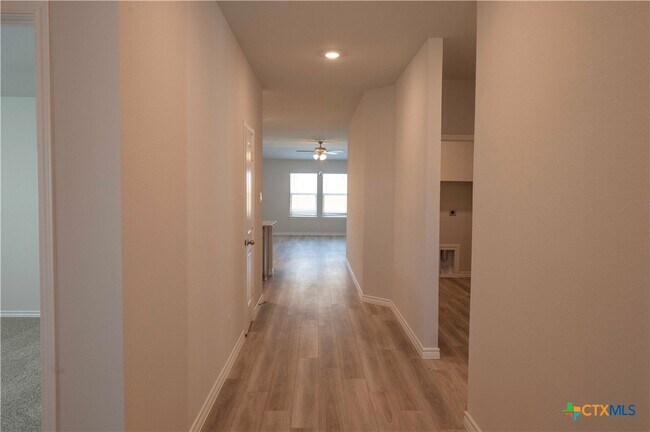 Foto del edificio - 3701 Moffat Ct