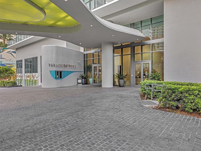 Foto del edificio - 501 NE 31st St