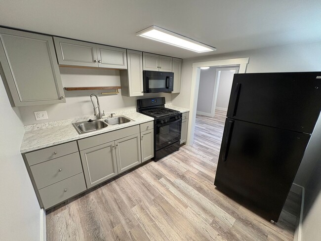 Building Photo - 1 Bedroom 1 Bathroom Remodeled House