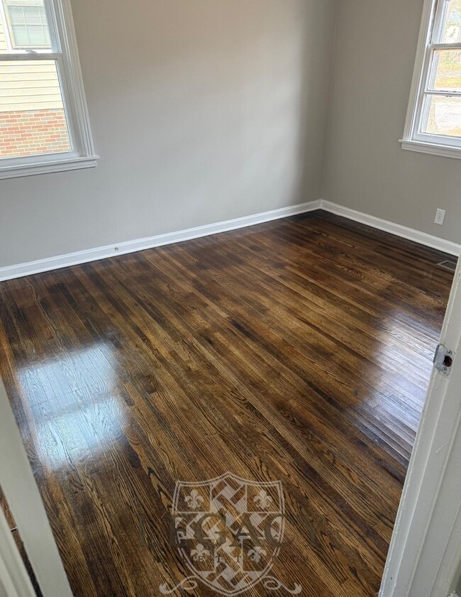 Building Photo - 2211 Larimore Dr