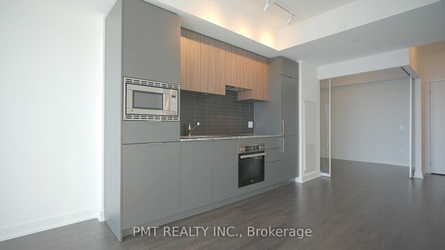 Photo du bâtiment - 50-2850 O'Neill Rd