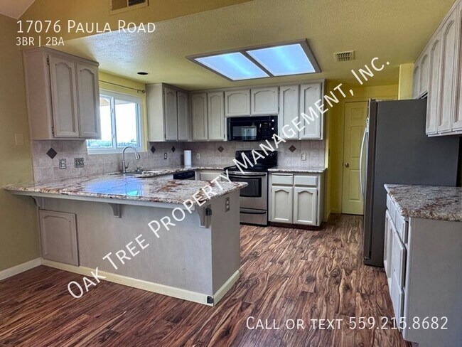 Foto del edificio - 17076 Paula Rd