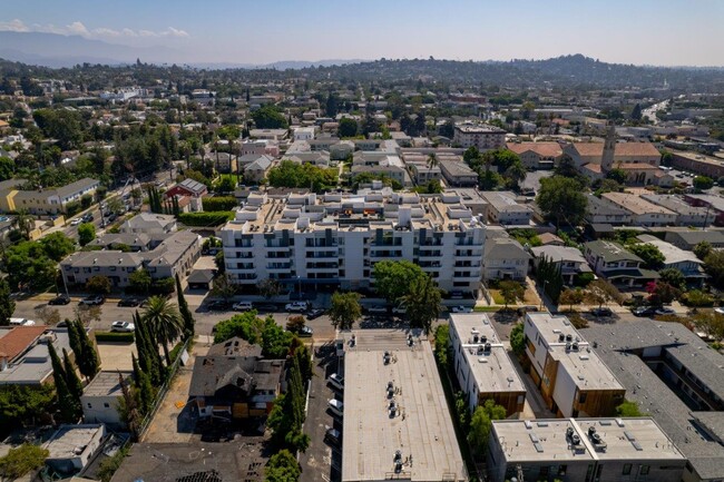 Building Photo - The Kenmore Los Feliz