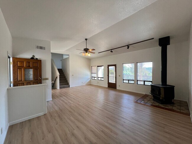 Building Photo - 4617 San Anselmo Rd