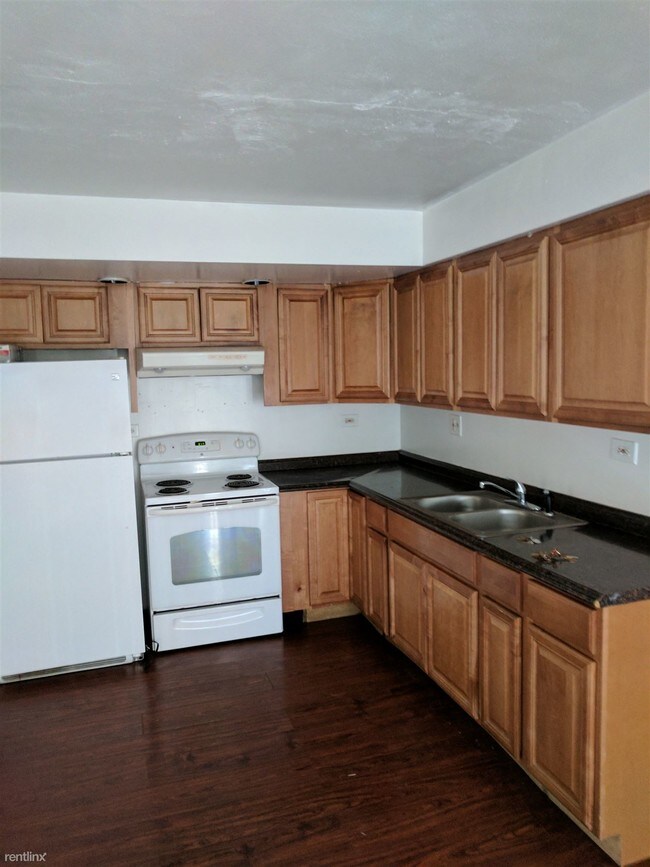 Building Photo - 15025 Dobson Ave