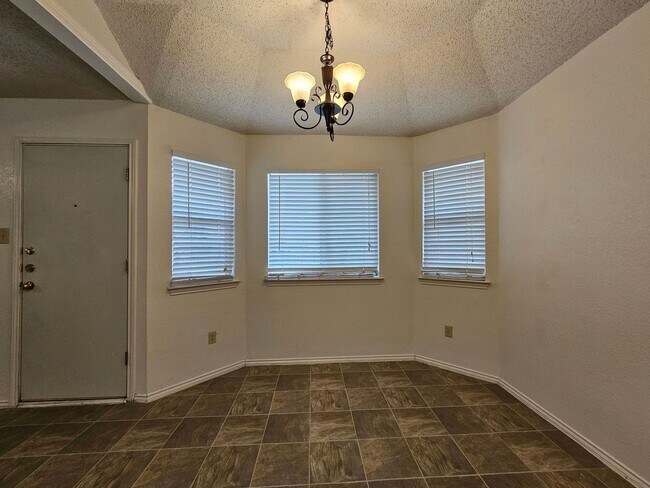 Building Photo - 5101 Glennwood Dr