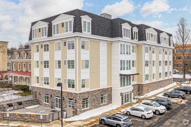 Building Photo - Stone Manor