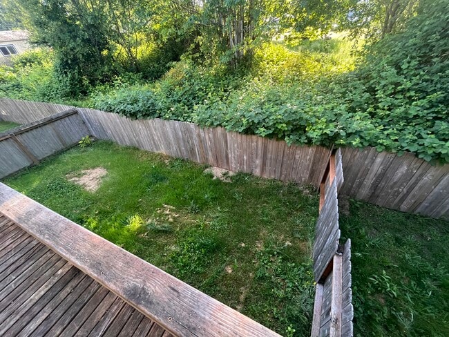 Building Photo - 3809 Maple Ave