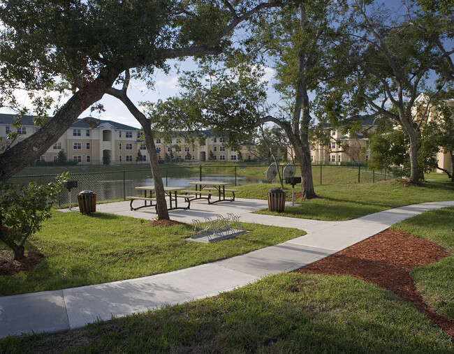 Building Photo - Manatee Cove