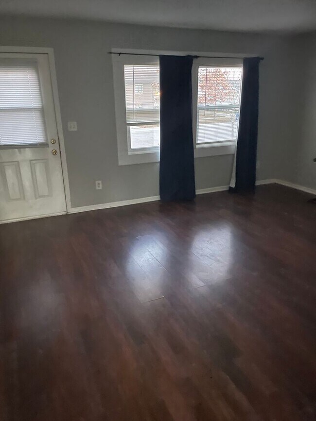 Building Photo - Available February 1, 2024 Current tenants...