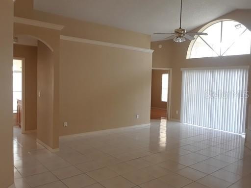 Building Photo - 572 Lancer Oak Dr