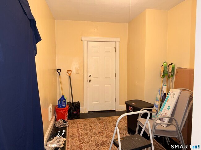 Foto del edificio - 438 Hollister Ave