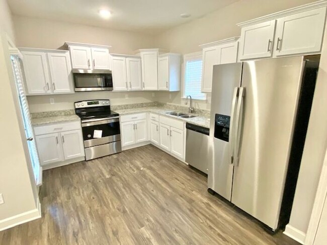 Building Photo - Available Now, 4-bedroom 2.5 bath home in ...