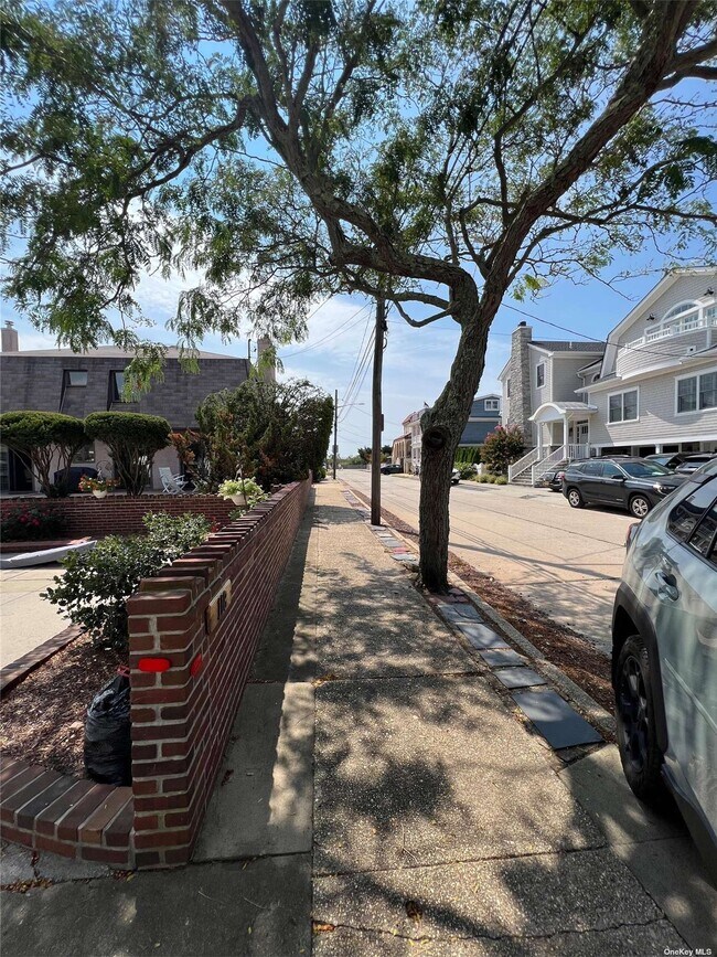 Building Photo - 118 Bellmore Ave