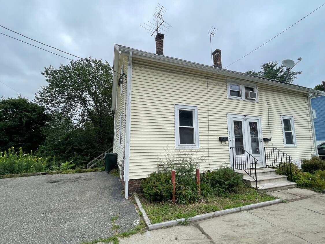 Primary Photo - 154 Water St