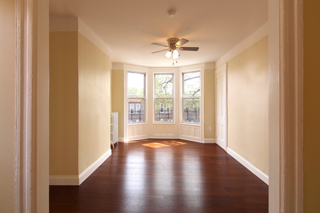 Primary Photo - 359 Rutland Rd