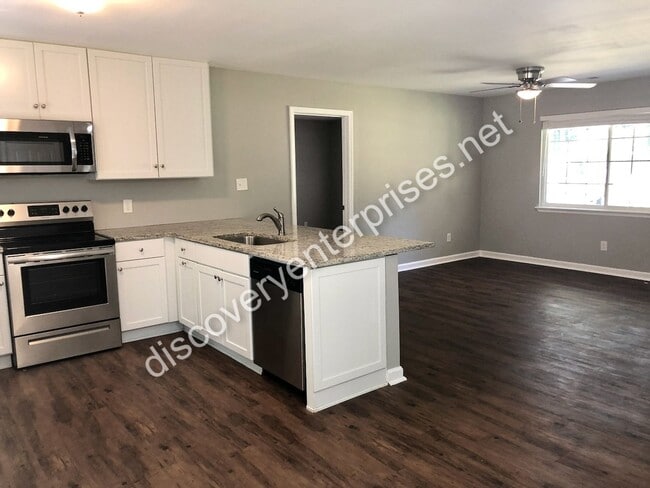 Foto del edificio - JUST REDUCED! 4 Bdrm / 2 Bath Home - 1st m...