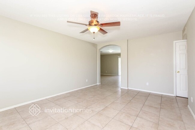 Building Photo - 2837 W Grovers Ave