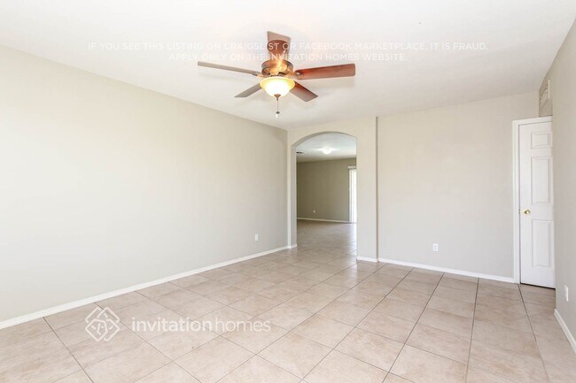 Foto del edificio - 2837 W Grovers Ave