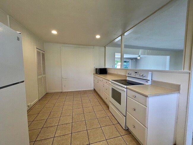 512 Kaha St Unit HOUSE, Kailua, HI 96734 - Room for Rent in Kailua, HI ...