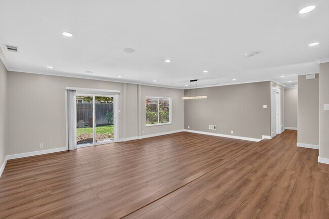 Building Photo - 2833 Sandbrook Ct